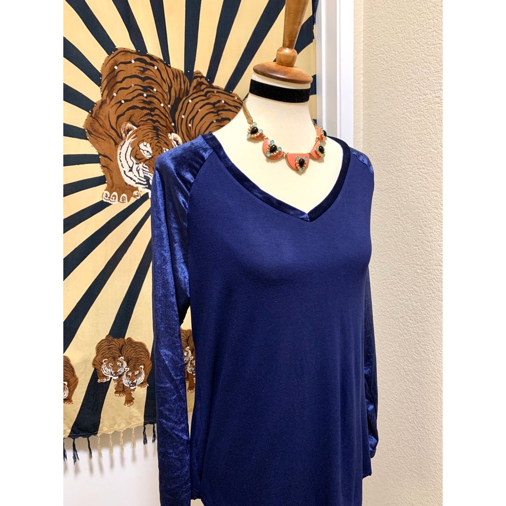 🌈 Stylish modern velvet top - Picture 4 of 8